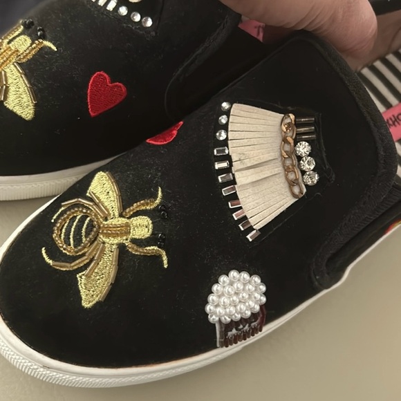 Like New Betsy Johnson Whimsical & Fun Rock & Roll Infused Slip-Ons w Bling! 8M - Picture 5 of 6